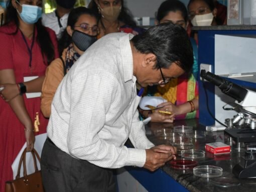A 6 day CME for AYUSH Teachers on DRAVYAGUNA VIJNANA – photo 11
